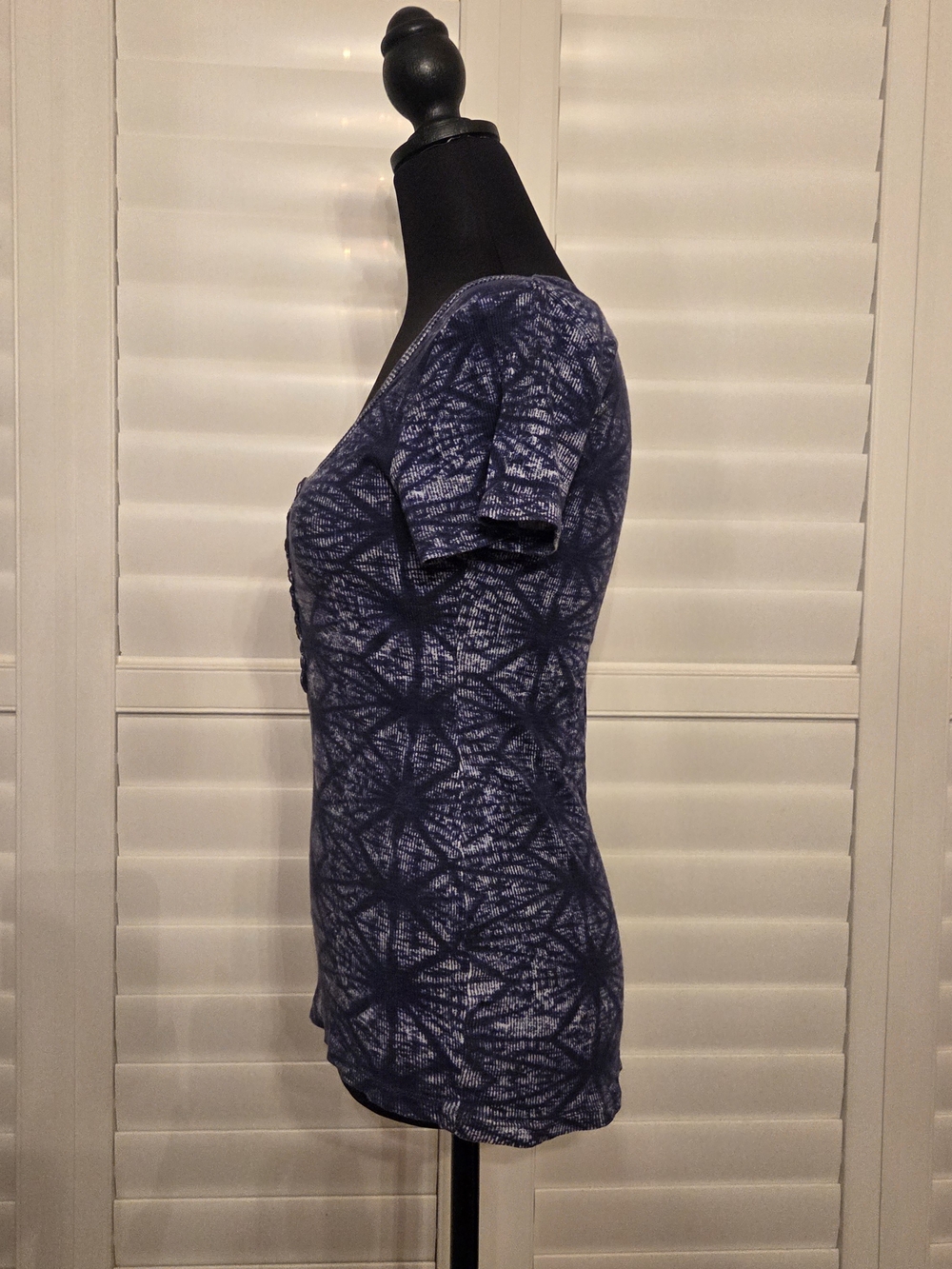 Lucky Brand Navy Tie-Dye Henley Scoop Neck Short Sleeve Top Size M - Picture 4 of 12